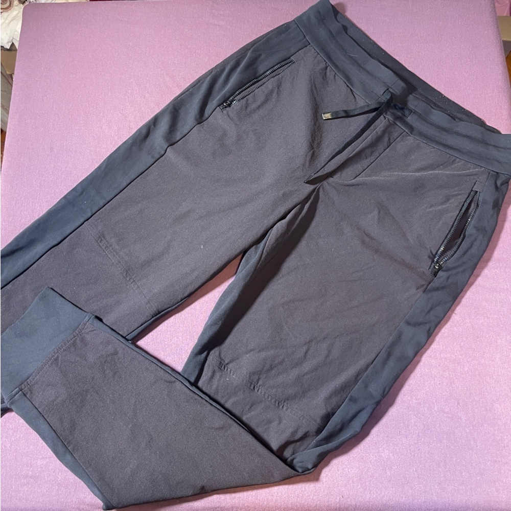 Athleta Headlands Hybrid Trek Mid Rise Jogger in Black - Size 8